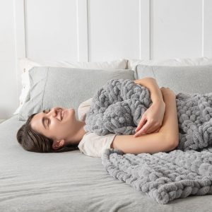 Maetoow Handmade 15 lb Soft Knitted Weighted Blanket, 72 x 48 in Breathable Chunky Knit Gravity Blanket Throw, Home Decor for Sofa Couch Bed, Light Grey