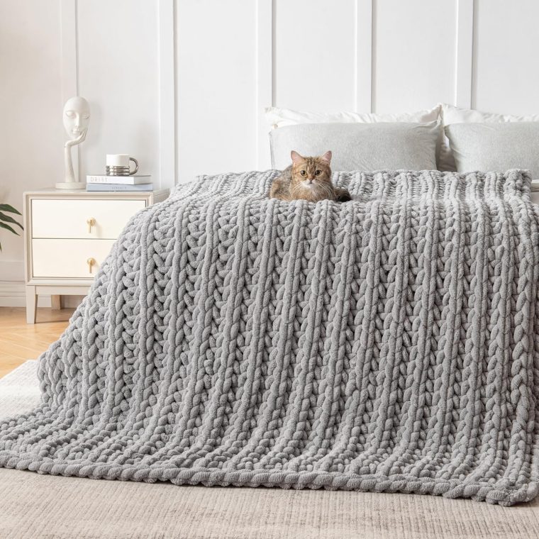 Maetoow Handmade 15 lb Soft Knitted Weighted Blanket, 72 x 48 in Breathable Chunky Knit Gravity Blanket Throw, Home Decor for Sofa Couch Bed, Light Grey - Image 6