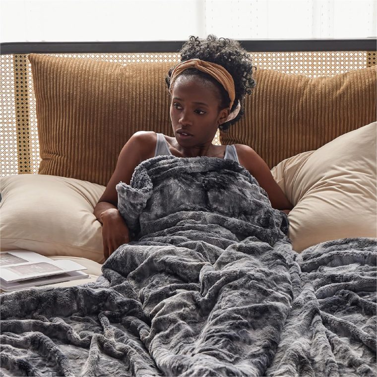 Bedsure Sherpa Fluffy Blanket King Size for Bed - Fleece Soft and Cozy Throw for Women, Plush & Fuzzy Faux Fur Blanket for Couch, Sofa and Decor, Tie Dye Design, Grey, 108x90 Inches - Image 5