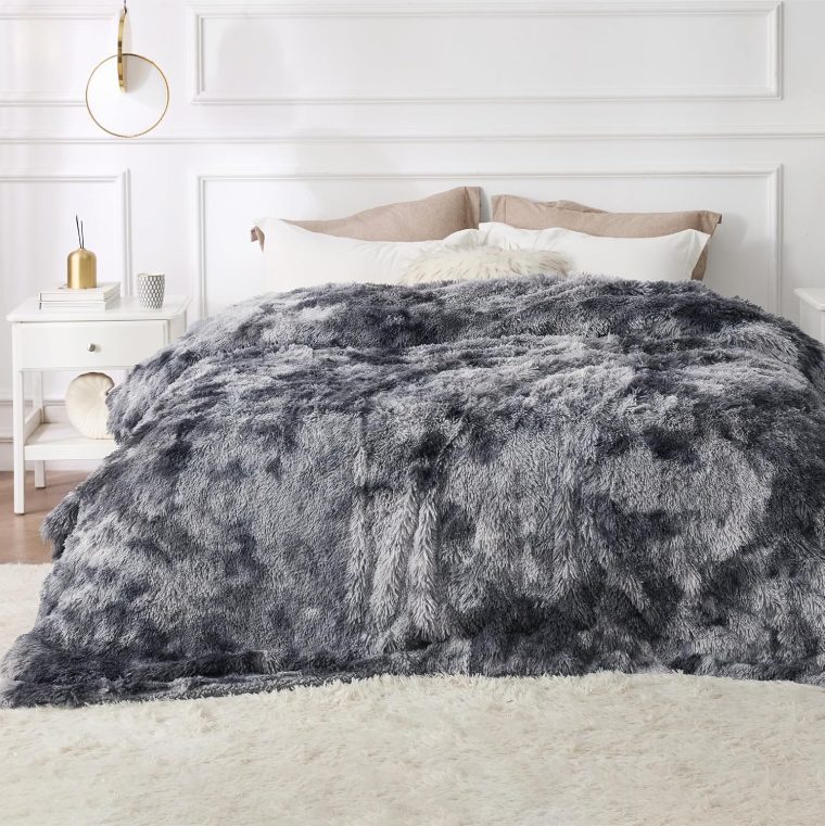 Bedsure Fluffy King Size Blanket for Bed, Thick Warm Sherpa Fleece Faux Fur Bedding, Large Fuzzy Plush Minky Couture Blanket for Winter, Cozy Gifts for Women Men, 108x90, Tie Dye Grey