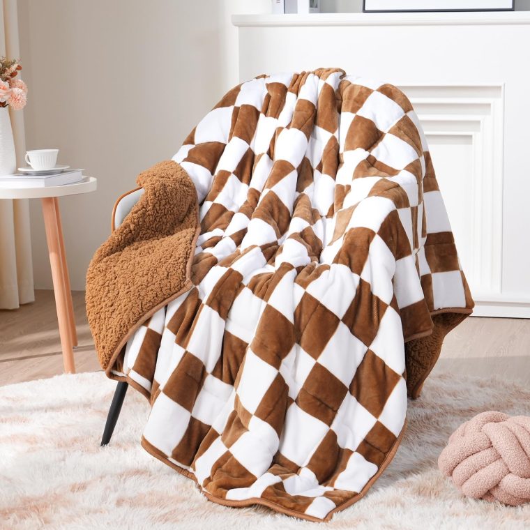 Reepow Fleece Sherpa Weighted Blanket for Adults 15 lbs 48" x 72" Twin Size, Soft Plush Warm Weighted Blanket, Heavy Bed Blanket with Ceramic Beads, Machine Washable, Khaki & White Checkered Pattern - Image 2